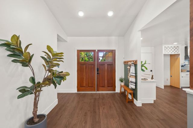 8936 Castle Park Dr, Elk Grove, CA 95624