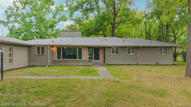 3988 Lakeland Lane, Bloomfield Hills, MI 48302