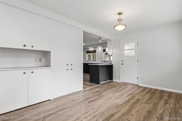 3988 Lakeland Lane, Bloomfield Hills, MI 48302