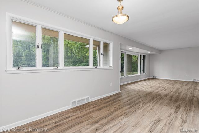 3988 Lakeland Lane, Bloomfield Hills, MI 48302