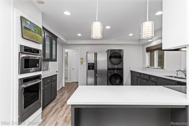 3988 Lakeland Lane, Bloomfield Hills, MI 48302
