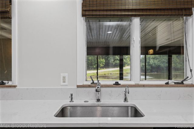 3988 Lakeland Lane, Bloomfield Hills, MI 48302