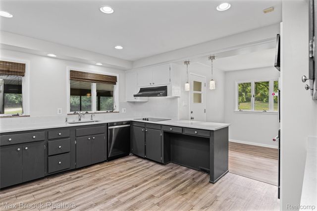 3988 Lakeland Lane, Bloomfield Hills, MI 48302