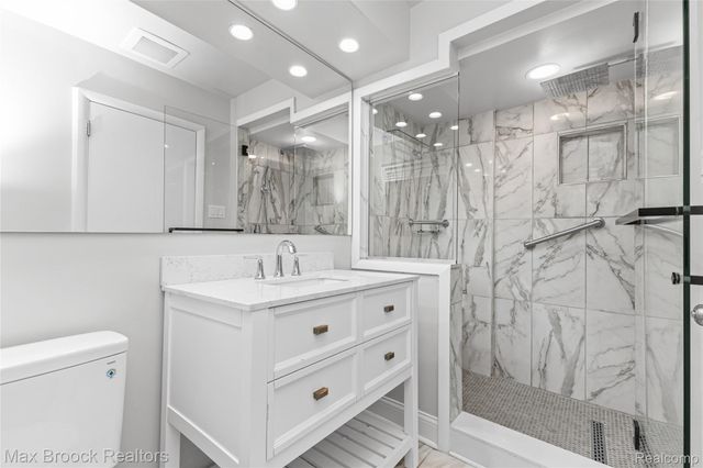 3988 Lakeland Lane, Bloomfield Hills, MI 48302