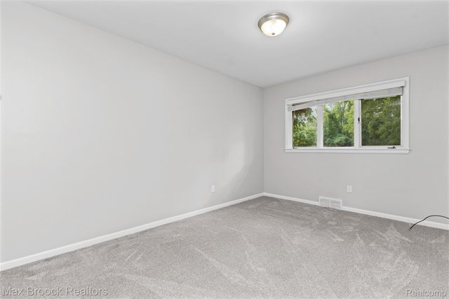 3988 Lakeland Lane, Bloomfield Hills, MI 48302