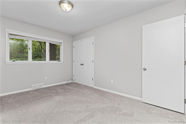 3988 Lakeland Lane, Bloomfield Hills, MI 48302