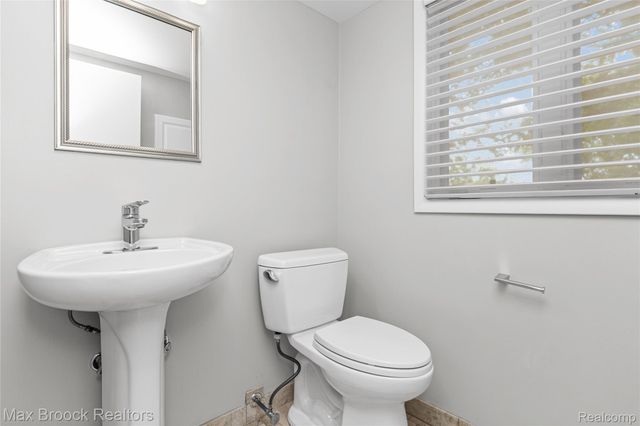 3988 Lakeland Lane, Bloomfield Hills, MI 48302