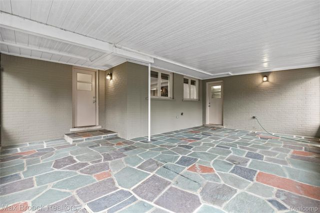 3988 Lakeland Lane, Bloomfield Hills, MI 48302