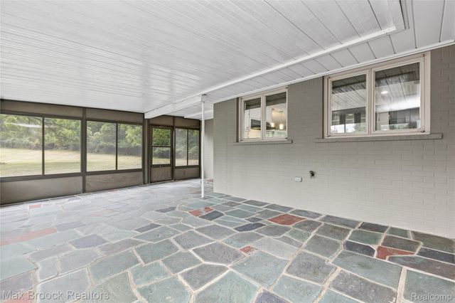 3988 Lakeland Lane, Bloomfield Hills, MI 48302