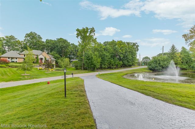 3988 Lakeland Lane, Bloomfield Hills, MI 48302