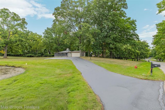 3988 Lakeland Lane, Bloomfield Hills, MI 48302