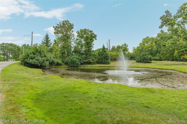 3988 Lakeland Lane, Bloomfield Hills, MI 48302