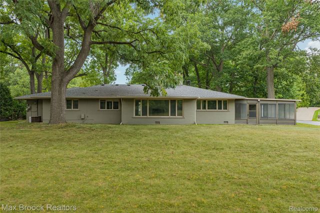 3988 Lakeland Lane, Bloomfield Hills, MI 48302