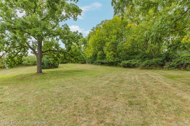 3988 Lakeland Lane, Bloomfield Hills, MI 48302