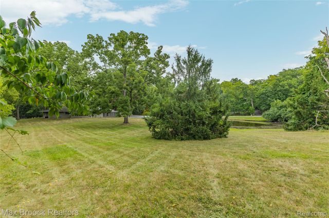 3988 Lakeland Lane, Bloomfield Hills, MI 48302