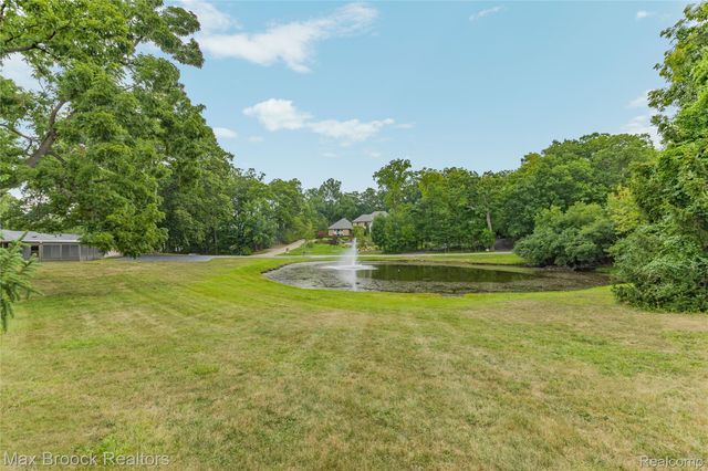 3988 Lakeland Lane, Bloomfield Hills, MI 48302