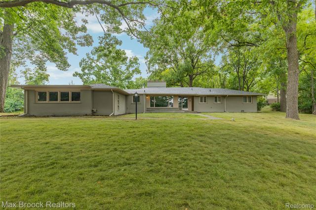 3988 Lakeland Lane, Bloomfield Hills, MI 48302
