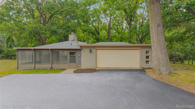 3988 Lakeland Lane, Bloomfield Hills, MI 48302