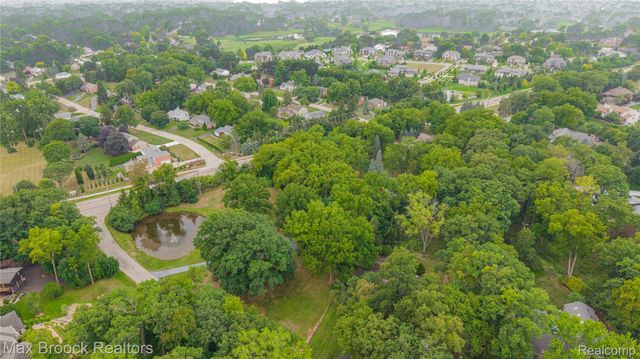 3988 Lakeland Lane, Bloomfield Hills, MI 48302