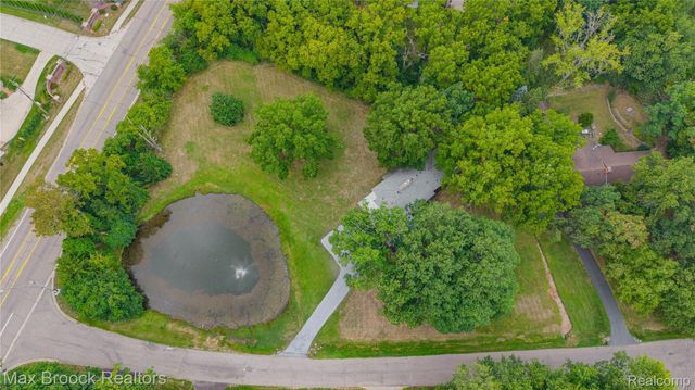 3988 Lakeland Lane, Bloomfield Hills, MI 48302