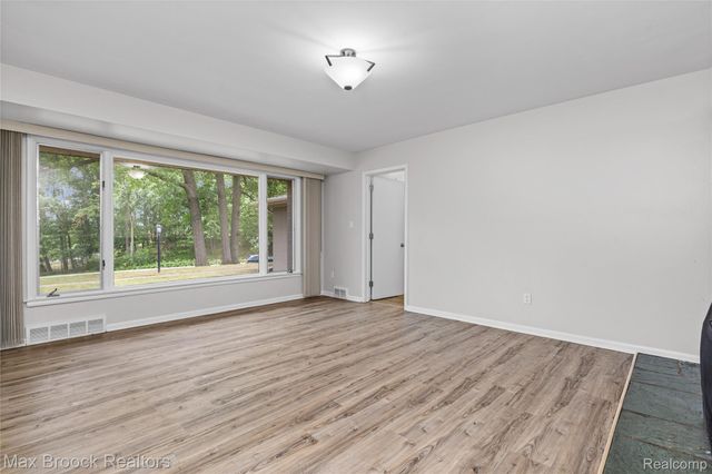 3988 Lakeland Lane, Bloomfield Hills, MI 48302