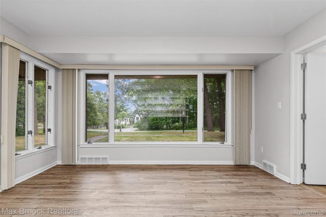 3988 Lakeland Lane, Bloomfield Hills, MI 48302
