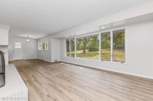 3988 Lakeland Lane, Bloomfield Hills, MI 48302