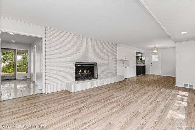 3988 Lakeland Lane, Bloomfield Hills, MI 48302