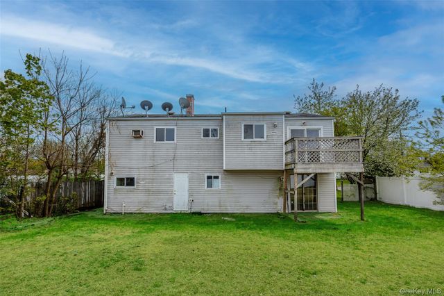 19 Liberty Avenue, Selden, NY 11784