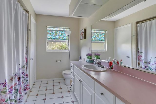 5333 Malaluka CT, Cape Coral, FL 33904