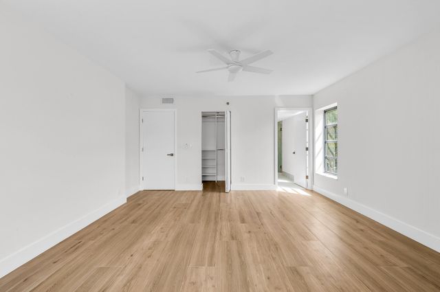 7290 Kinghurst Drive 301, Delray Beach, FL 33446