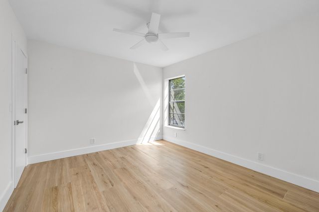 7290 Kinghurst Drive 301, Delray Beach, FL 33446