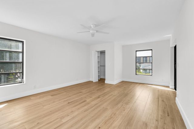 7290 Kinghurst Drive 301, Delray Beach, FL 33446