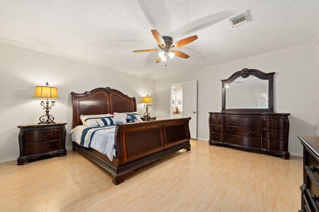 1506 Oak Hollow Drive, Friendswood, TX 77546
