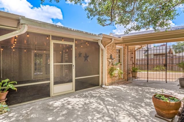 1506 Oak Hollow Drive, Friendswood, TX 77546
