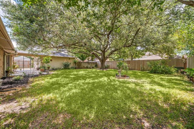 1506 Oak Hollow Drive, Friendswood, TX 77546