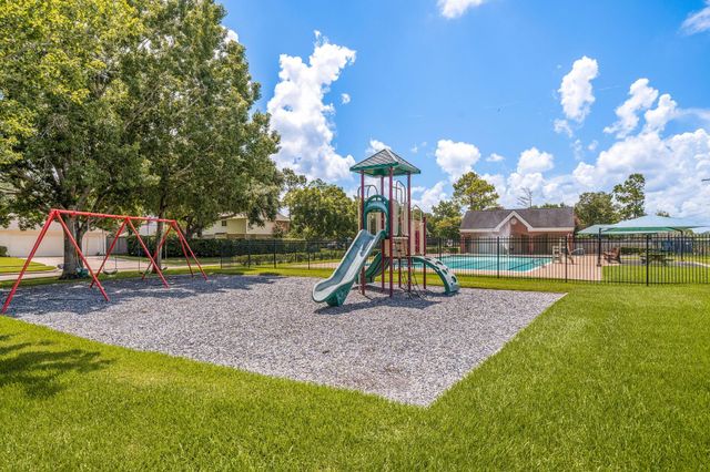 1506 Oak Hollow Drive, Friendswood, TX 77546