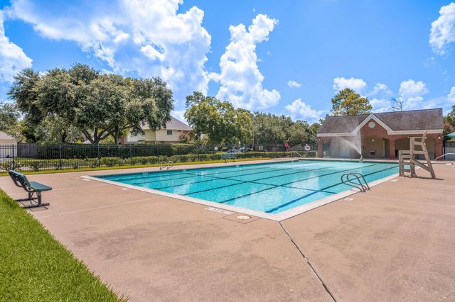1506 Oak Hollow Drive, Friendswood, TX 77546