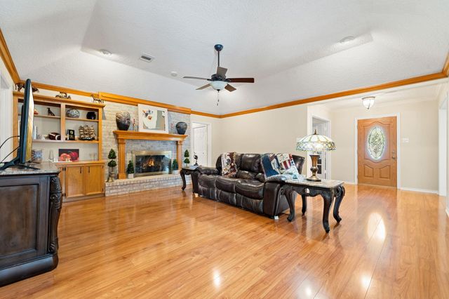 1506 Oak Hollow Drive, Friendswood, TX 77546
