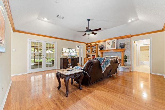 1506 Oak Hollow Drive, Friendswood, TX 77546