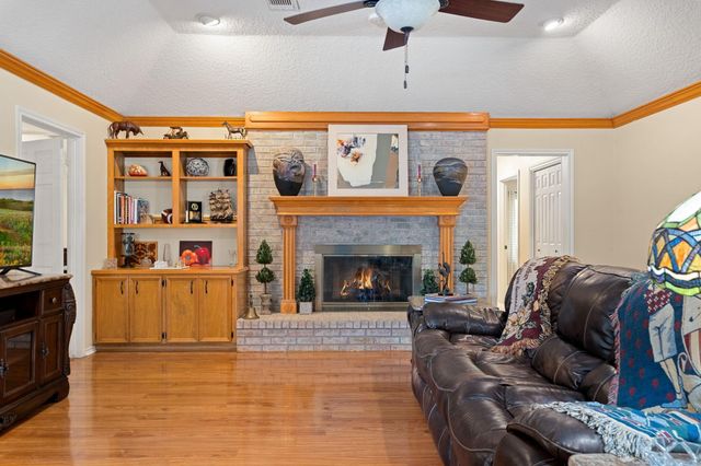 1506 Oak Hollow Drive, Friendswood, TX 77546