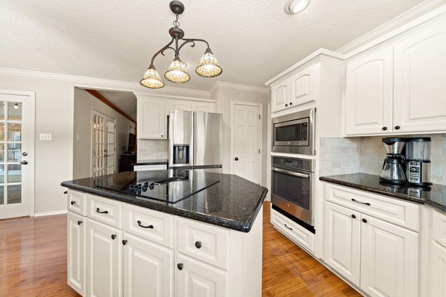 1506 Oak Hollow Drive, Friendswood, TX 77546
