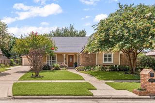 1506 Oak Hollow Drive, Friendswood, TX 77546