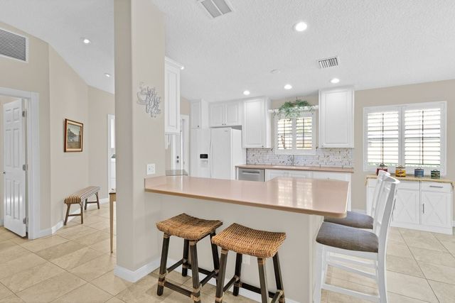 4949 Corsica Square, Vero Beach, FL 32967