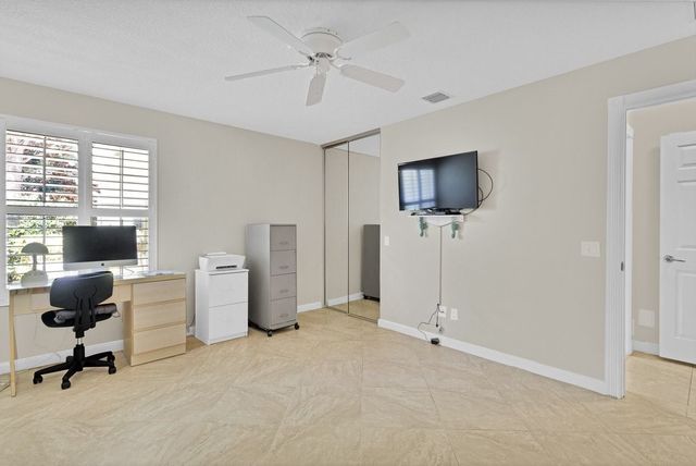 4949 Corsica Square, Vero Beach, FL 32967