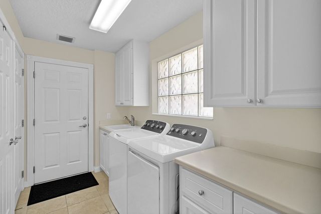 4949 Corsica Square, Vero Beach, FL 32967