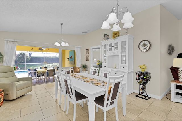 4949 Corsica Square, Vero Beach, FL 32967