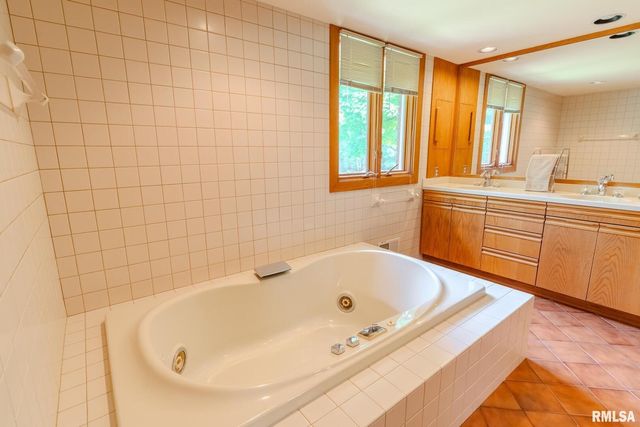 7 SHARON Lane, Fulton, IL 61252