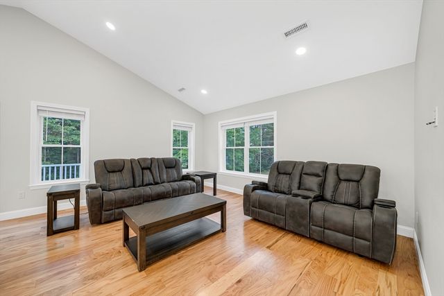 427 Middle Rd, Brentwood, NH 03833