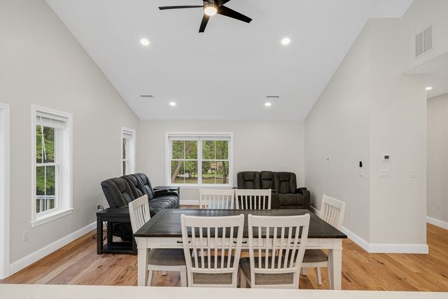 427 Middle Rd, Brentwood, NH 03833